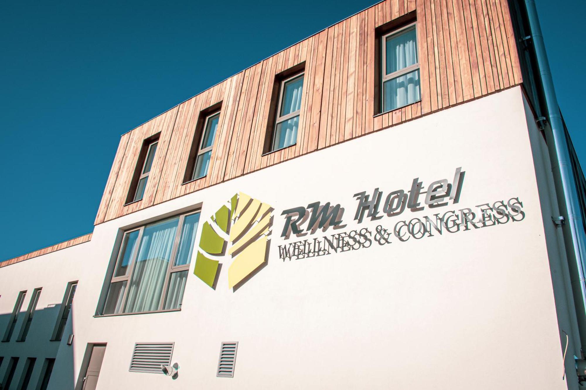 Rm Hotel Wellness & Congress Prievidza Esterno foto