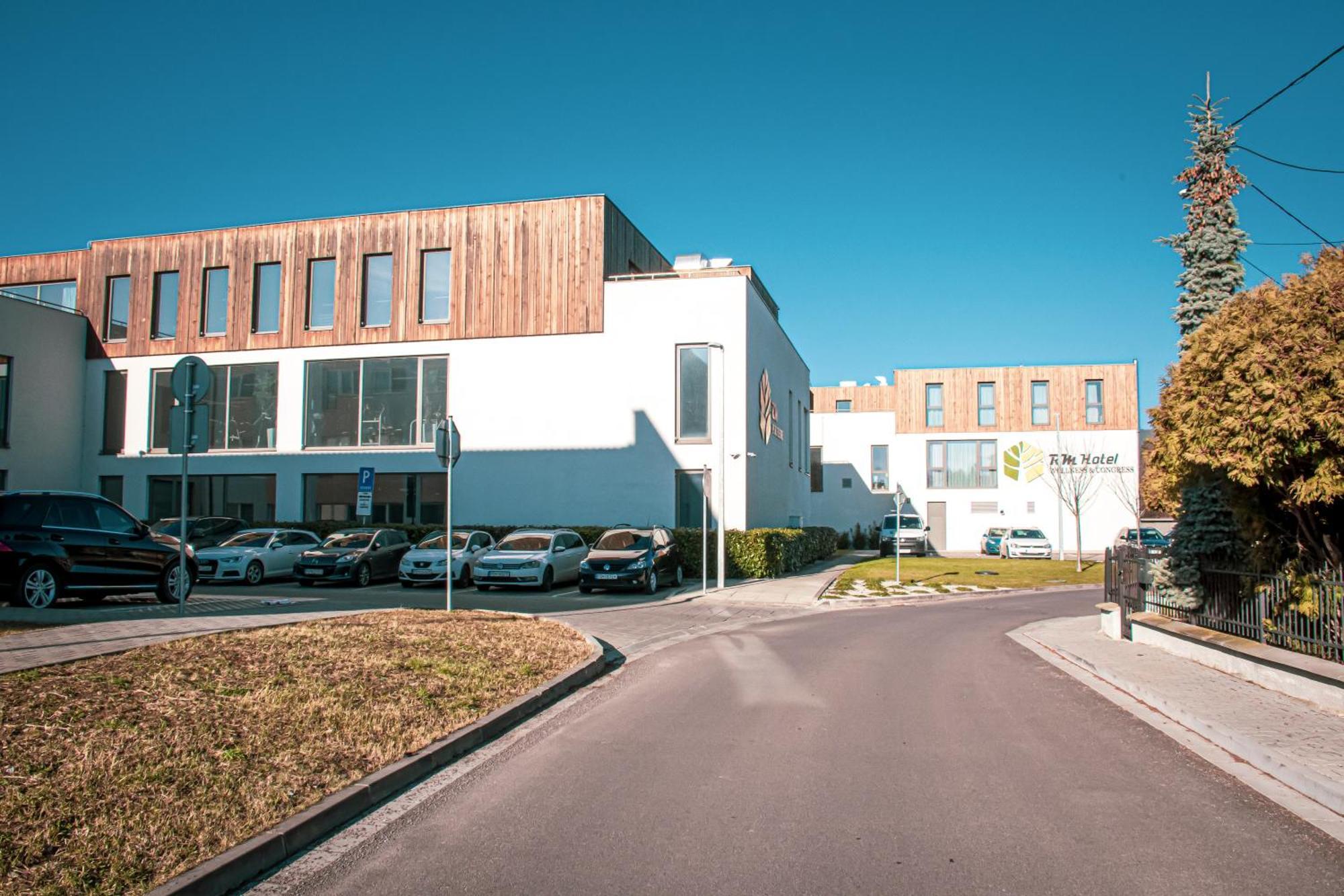 Rm Hotel Wellness & Congress Prievidza Esterno foto