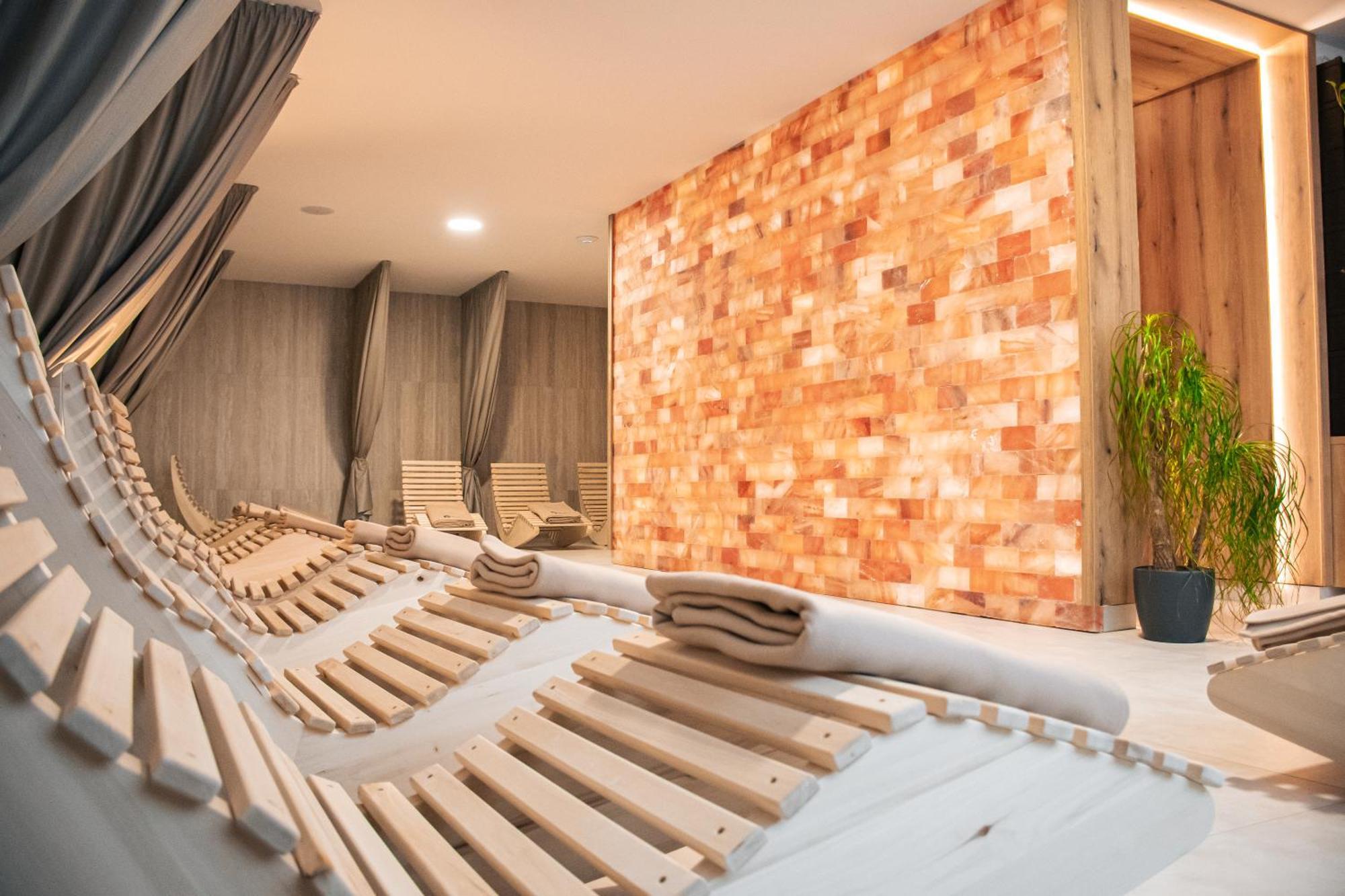 Rm Hotel Wellness & Congress Prievidza Esterno foto