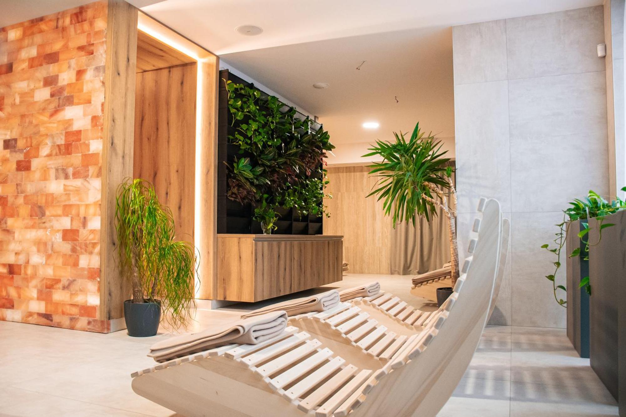 Rm Hotel Wellness & Congress Prievidza Esterno foto