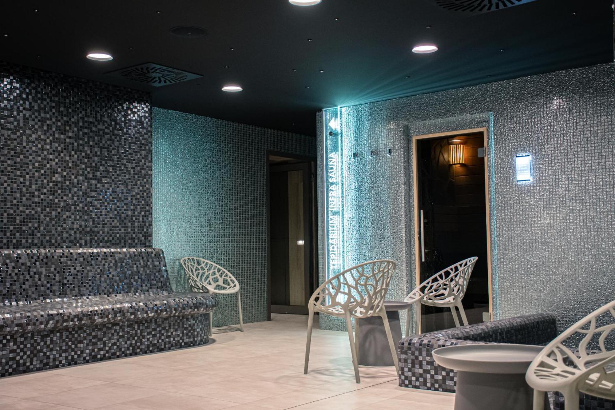 Rm Hotel Wellness & Congress Prievidza Esterno foto