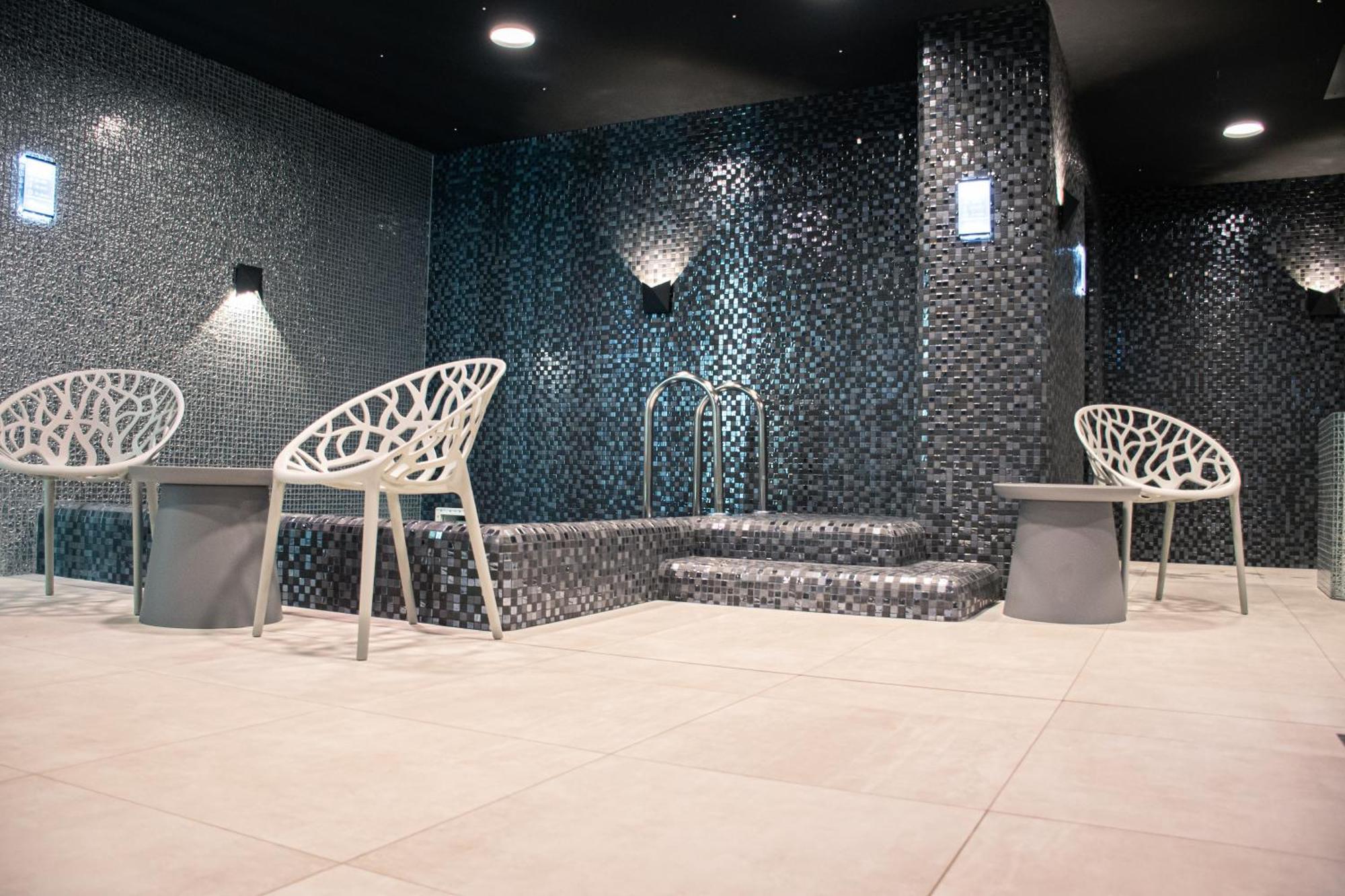 Rm Hotel Wellness & Congress Prievidza Esterno foto