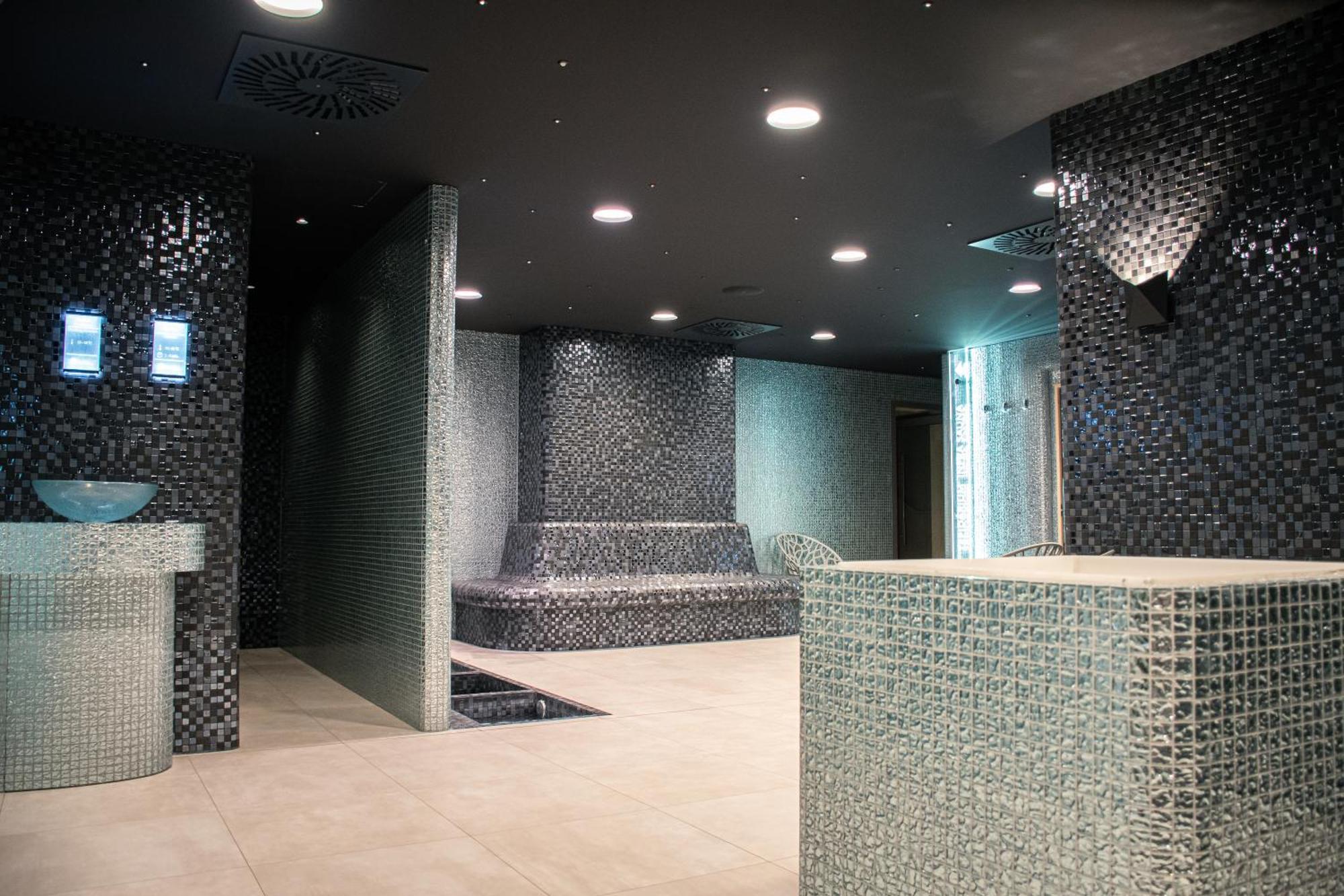 Rm Hotel Wellness & Congress Prievidza Esterno foto
