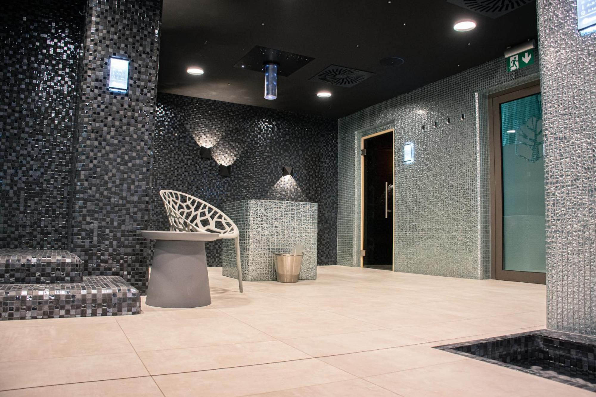 Rm Hotel Wellness & Congress Prievidza Esterno foto