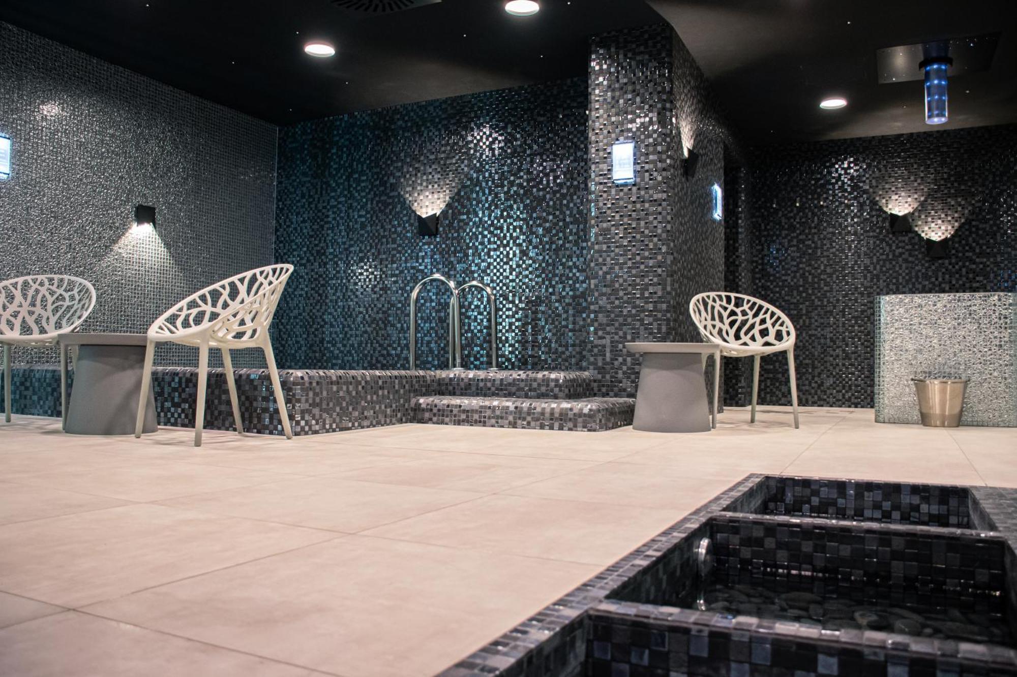 Rm Hotel Wellness & Congress Prievidza Esterno foto