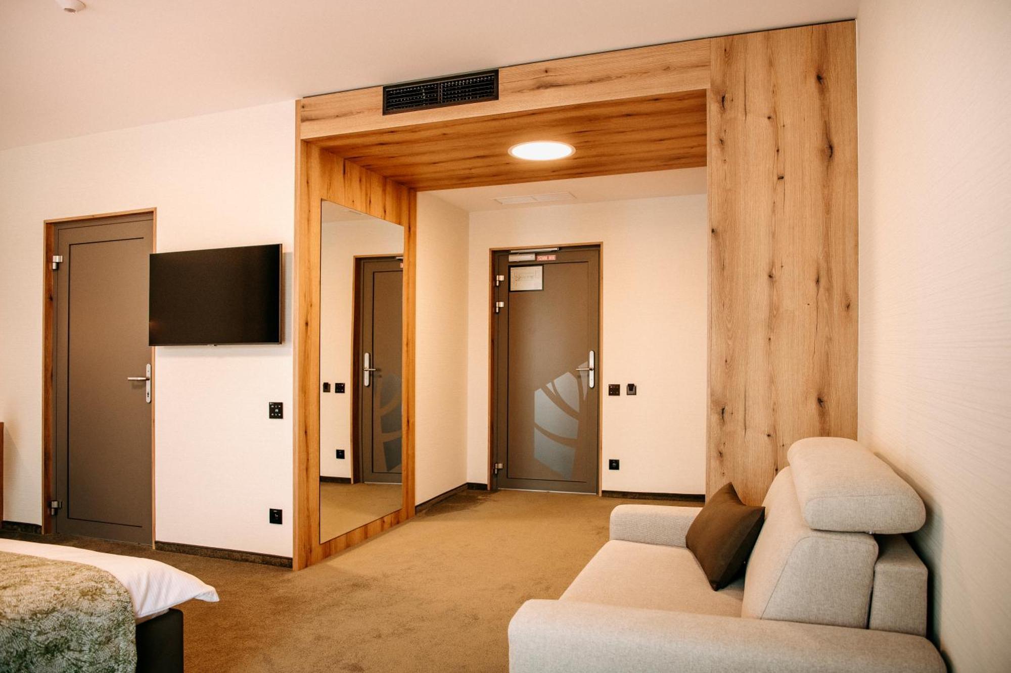 Rm Hotel Wellness & Congress Prievidza Esterno foto