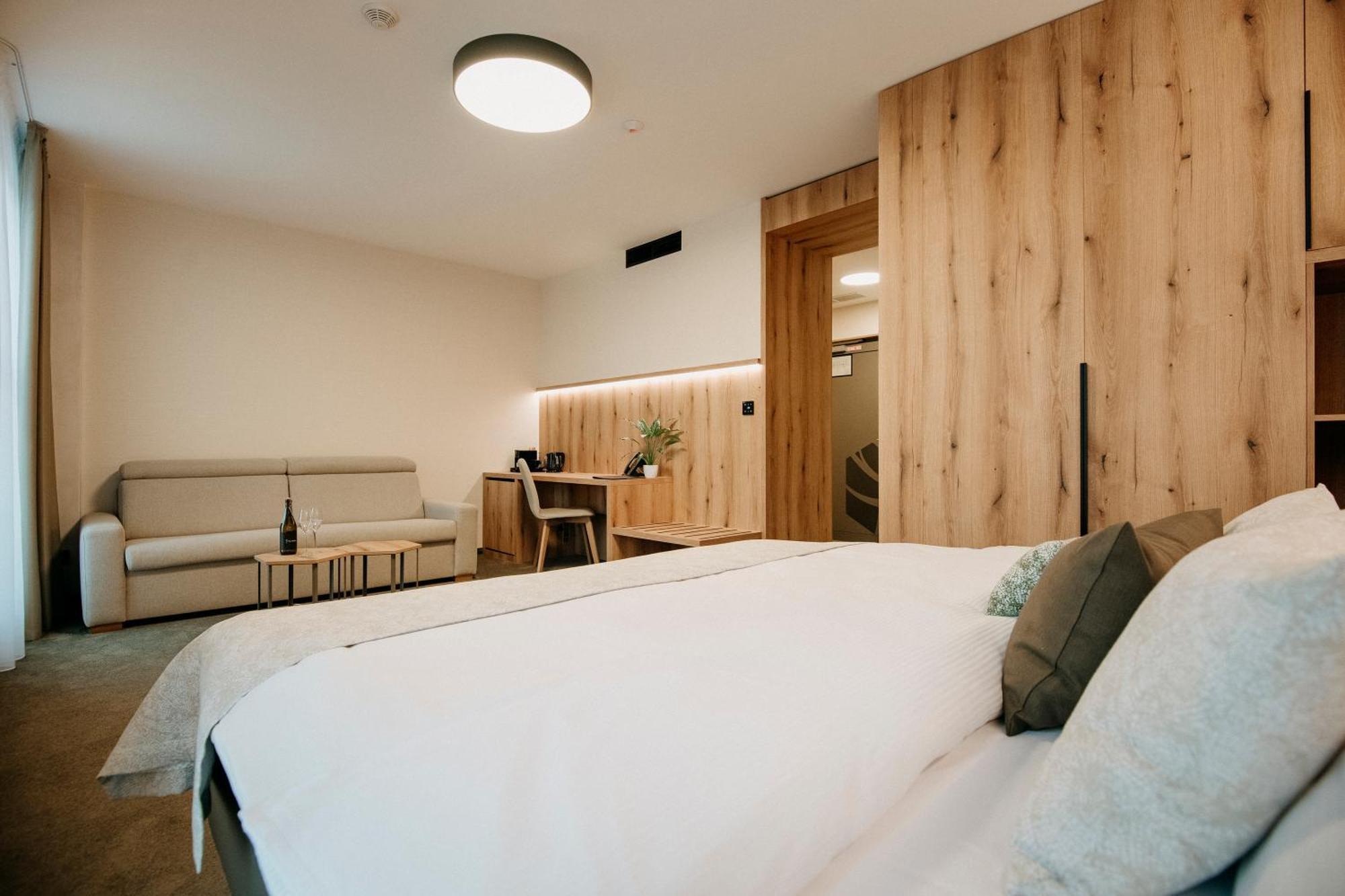 Rm Hotel Wellness & Congress Prievidza Esterno foto