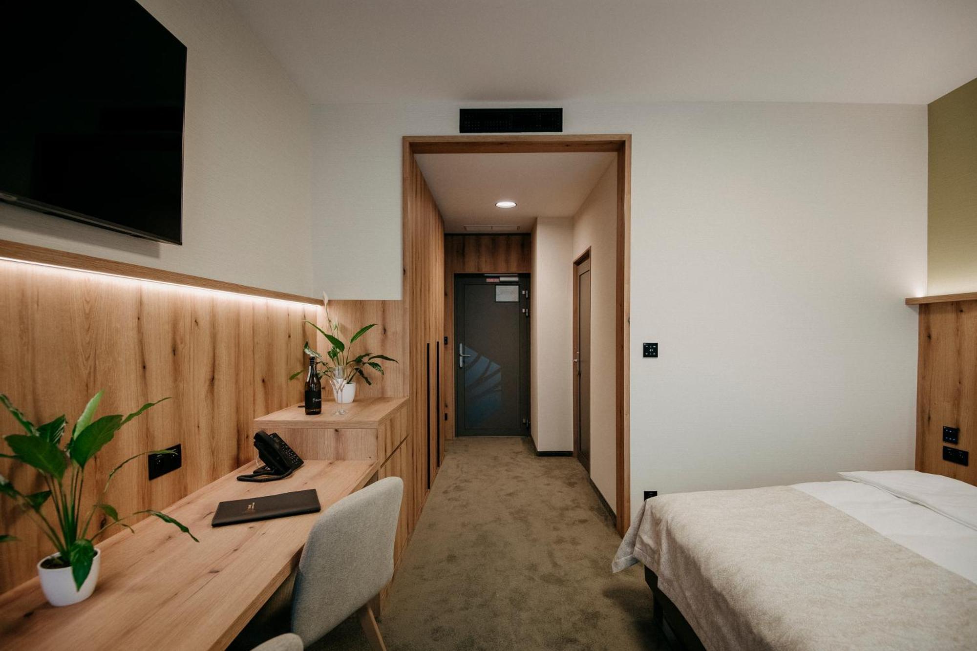 Rm Hotel Wellness & Congress Prievidza Esterno foto